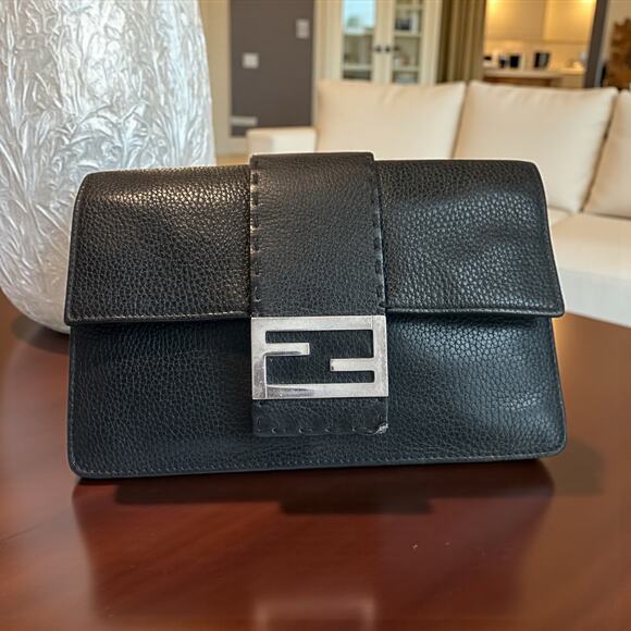 FENDI FF Logo Clutch Bag Handbag Leather Black Authentic - Picture 1 of 12